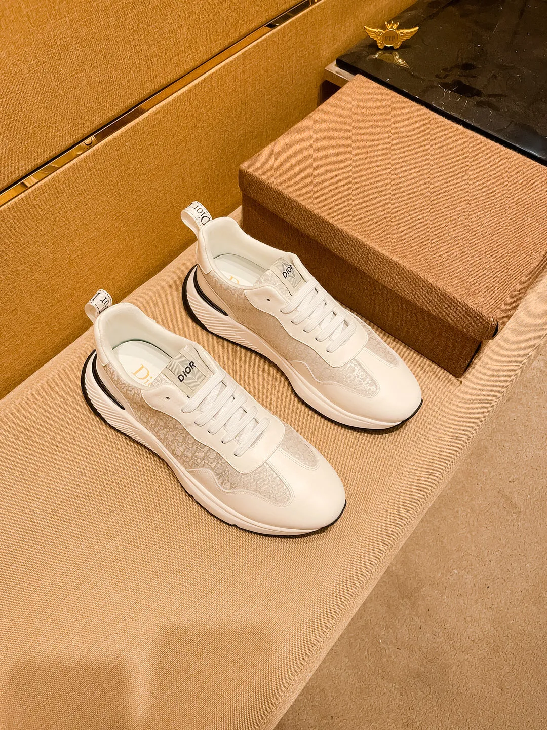 Men's shoes💰 460💰🔥[Dior]🔥Men's high-end brand of shoes official website 1:1 latest masterpiece: the upper is made of Italian imported first-layer cowhide with a comfortable and breathable lining➕original non-slip and wear-resistant outsole🔥, making walking more convenient and comfortable! An exclusive new model, a stunning work, a beautiful 1:1 replica [color] compared to the official quality! Create a fashionable personality to set off your uniqueness! A must-have for trendy men! Classic🔥Size: 38-44 Color: 🔥 2⃣️colors available🔥